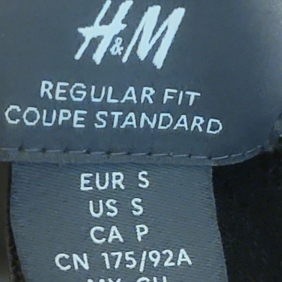 H&M Mens button-up animal print dress shirt. - Picture 5 of 5